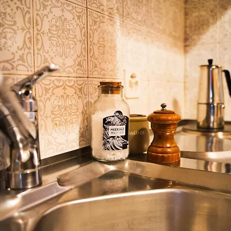 Grosse Mitten In Am Appartement *