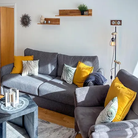 Grosse Mitten In Am Appartement *